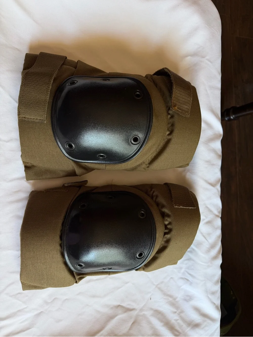 Tactical Protective Knee Pads in Brown